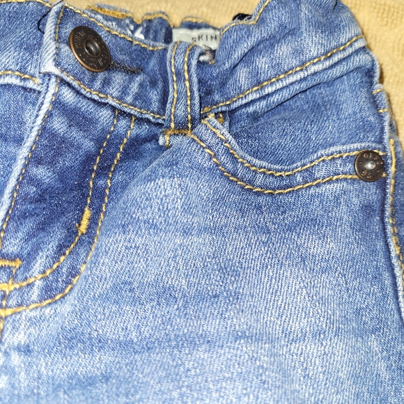 2 pcs. B'gosh Skinny Blue Jeans and Carters pink/white stripped Top, 6 - 9M, - Picture 9 of 9